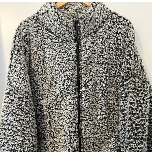 EXPRESS One Eleven NWT Oversized Sherpa Half Zip Pull over SZ XL - Picture 2 of 6